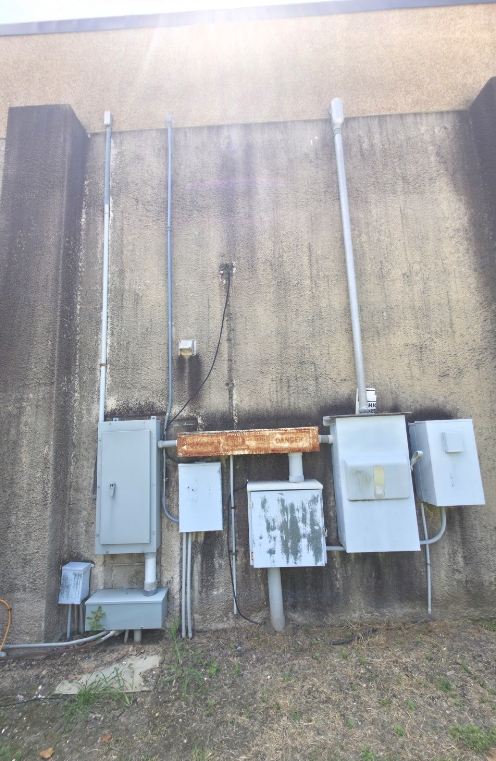 Commercial wall detail: before cleaning
