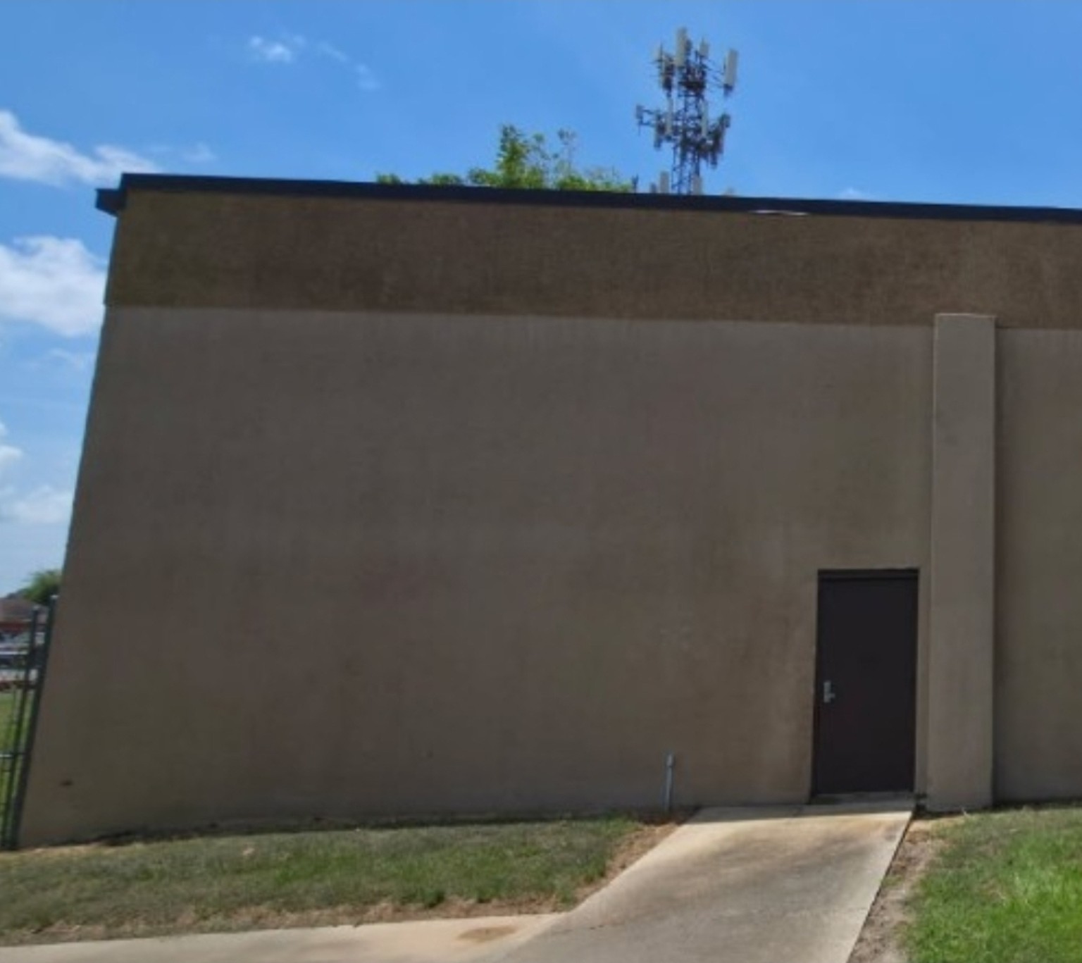 Commercial exterior cleaning: after cleaning